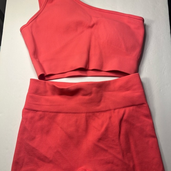 Viral TikTok Style Hot Pink Workout Set – One Shoulder Bra + Biker Shorts (L) - Picture 6 of 15